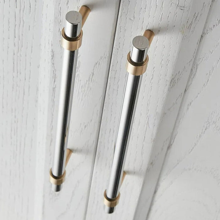 Experience the perfect combination of form and function with the Ankuwa Knob & Pull Bar, offering both decorative flair and practicality.